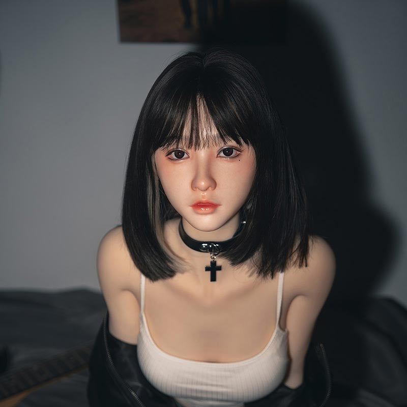 BONECA AKIRA NOIR